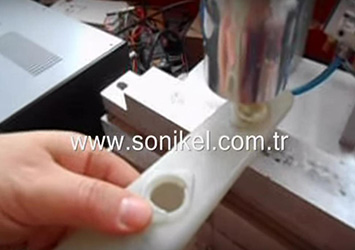 La macchina da saldatura di materie plastiche ad ultrasuoni – Per polipropilene PP rinforzato con fibre di vetro